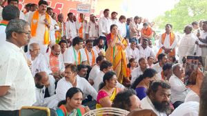 బీజేపీ నిరనసల్లో తొలిసారి జనసేన-ఒంగోలులో అరుదైన సీన్..!