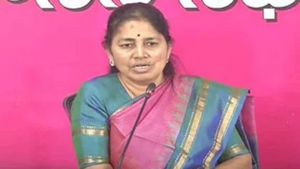  బీఆర్ఎస్ ఎమ్మెల్యేపై హైకోర్టు ఆగ్రహం: రూ. 10 వేల జరిమానా, ఎందుకంటే?