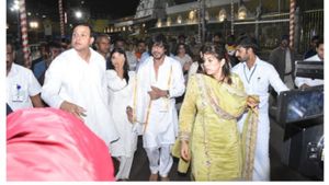 తిరుమల శ్రీవారిని దర్శించుకున్న షారుక్ ఖాన్, గౌరీ ఖాన్, సుహానా, నయనతార