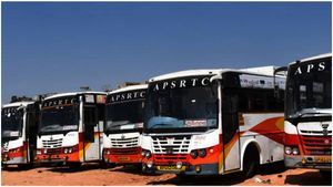 APSRTC : సీనియర్ సిటిజన్లకు గుడ్ న్యూస్- ఇకపై బస్సుల్లో ఏ కార్డు తీసుకెళ్లకున్నా రాయితీ..!