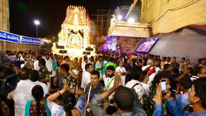 సర్వభూపాల వాహనంపై వేణుగోపాలకృష్ణుడి అలంకారంలో శ్రీ‌ మలయప్ప