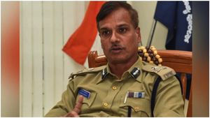 ట్రాఫిక్ అస్తవ్యస్తం- అదనపు డీజీపీపై వేటు: 3 నెలల్లోనే ట్రాన్స్‌ఫర్