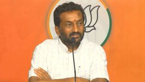  కేయూ ఘటన: వరంగల్ సీపీ రంగనాథ్ కు బీజేపీ ఎమ్మెల్యే రఘునందన్ సవాల్!!