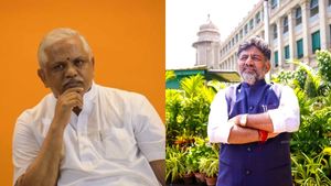 బీఎల్ఎస్ కు మైండ్ బ్లాక్ అయ్యే సమాధానం ఇచ్చిన డీకే, మొత్తం టచ్ లో ఉండండి ! 