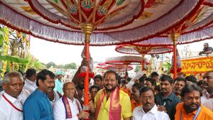 తిరుమల బ్రహ్మోత్సవాల్లో చెన్నై గొడుగుల ప్రత్యేకత ఏమిటింటే, గరుడసేవ !