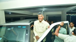 కోర్టులో చంద్రబాబు ప్రత్యేక అభ్యర్దన - సీఐడీ మరో పిటీషన్, బెయిల్ ప్రయత్నాలు..!!