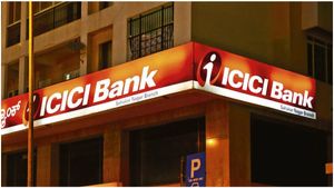 ICICI: రూ.8.5 కోట్ల ఖాతాదారుల సొమ్మును కాజేసిన బ్యాంకు డిప్యూటీ మేనేజర్.. ఆ డబ్బుతో బెట్టింగ్..