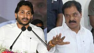 జగన్ సీరియస్,  డిప్యూటీ  సీఎం ఇలాకాలో ప్రభుత్వ స్కూల్ కు తాళం, మధ్యాహ్న భోజనంలో! 