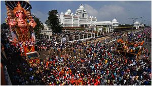 ఖైరతాబాద్ గణేష్ నిమజ్జనం - చరిత్రలోనే తొలిసారిగా..!!