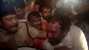 జీ కిషన్ రెడ్డి అరెస్ట్: దీక్ష భగ్నం- ఉద్రిక్తత