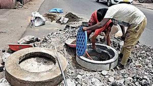 Hyderabad: హైదరాబాద్ వ్యాప్తంగా 22 వేల మ్యాన్ హోళ్లకు గ్రిల్స్ ఏర్పాటు..