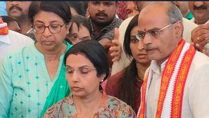నా భర్త కోసం మద్దతు కోరాను,అండగా నిలవండి - నారా భువనేశ్వరి..!! 