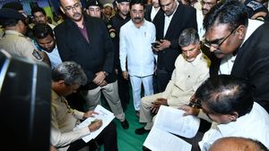 మరో కేసులో చంద్రబాబు, సీఐడీ తాజా పిటీషన్ - ఉక్కిరి బిక్కిరి..!!