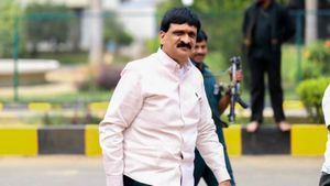 కాంగ్రెస్ కండువా కప్పుకొన్న మైనంపల్లి, వేముల వీరేశం