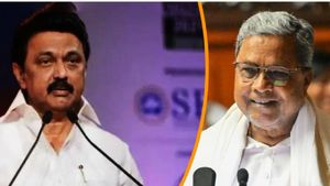 ఇద్దరు సీఎంలు కుర్చుని మాట్లాడుకుంటే క్లియర్, స్టాలిన్ కు లేఖ రాసిన బీజేపీ ఎంపీ ! 