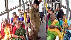 బెంగళూరు బంద్ కు గ్రీన్ సిగ్నల్, కొంప ముంచిన ఆర్ టీసీ ఫ్రీ బస్సు ప్రయాణం