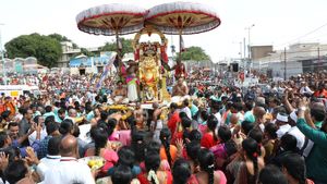 తిరుమలలో కల్పవృక్ష వాహనంపై రాజమన్నార్ అలంకారంలో శ్రీ‌ మలయప్ప ! 