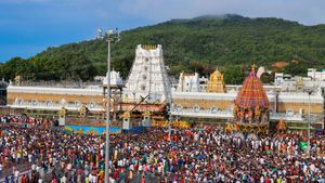 వైభవోపేతం.. శ్రీవారి రథోత్సవం