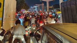 అర్ధరాత్రయినా ఇంటికి చేరుకోలేని దైన్యం