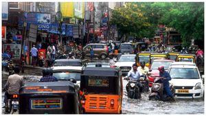 Hyderabad: హైదరాబాద్‍లో భారీ వర్షంతో పలు చోట్ల ట్రాఫిక్ మళ్లింపు..!