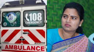 ఆరోగ్యశ్రీ ఉద్యోగిపై మంత్రి విడదల రజిని ఓఎస్డీ దురుసు ప్రవర్తన, ఆగిన 108 సేవలు