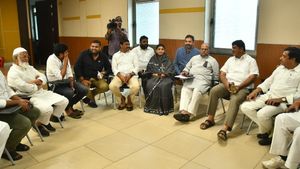 టీడీపీ సీనియర్ల అత్యవసర భేటీ-చంద్రబాబు బెయిల్, ఫీడ్ బ్యాక్ పై చర్చ ?