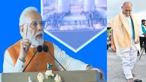 మోడీ ప్రకటనతో 12 ఏళ్ల తర్వాత చెప్పులు వేసుకున్న రైతు ఈయనే