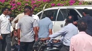 అంబటి రాంబాబు కారుపై కర్రలతో దాడి చేసిన టీడీపీ