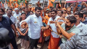 అన్నామలైకి ఏమైయ్యింది ?, డాక్టర్లు, ఢిల్లీ ఆదేశాలతో విశ్రాంతి, పాదయాత్రకు బ్రేకులు, అధికారం!