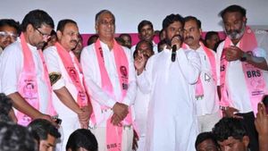 బీఆర్ఎస్‌లోకి బిత్తిరి సత్తి, ఏఎస్ రావు నగర్ కార్పొరేటర్: పార్టీ కండువా కప్పిన హరీశ్ రావు