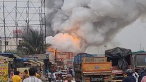  బెంగళూరులో దిపావళి బాణాసంచా గౌడన్ లో పేలుడు, 12 మంది సజీవదహనం !