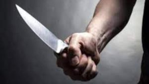 బెడ్ రూమ్ లో ఆయుధపూజ రోజు ఆయుధంతో భార్యను చంపేసిన భర్త, ఇంతలో ?