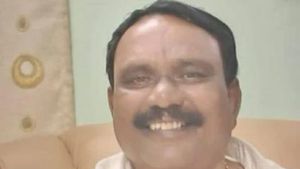 హోమ్ మంత్రి అనుచరుడు, మాజీ స్పీకర్ కు శిష్యుడు, ఆంధ్రా బార్డర్ లో నరికేసి ఎస్కేప్! 