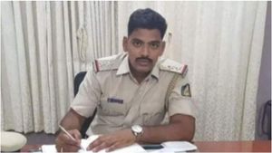 రైతు నోట్లో బూటుకాలు పెట్టిన ఎస్ఐ ఏం చేశాడంటే, ధైర్యంగా వెళ్లిన అన్నదాత భార్యకు !  