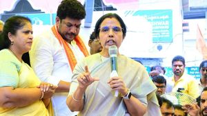 భువనేశ్వరి బస్సు యాత్ర?- అక్కడి నుంచి