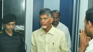  చంద్రబాబుకు భారీ షాక్, బెయిల్ పిటీషన్లు డిస్మిస్ - వాట్ నెక్స్ట్..!!