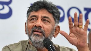  క్వాష్ పిటీషన్ ను తిరస్కరించిన హైకోర్టు, అక్రమాస్తుల కేసులో సీబీఐకి గ్రీన్ సిగ్నల్, నాయకుడి కథ ! 