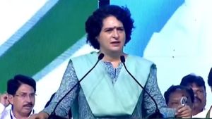 బీఆర్ఎస్ రిమోట్ మోడీ చేతిలో: అమ్మాయిలకు స్కూటర్లు ఇస్తామంటూ ప్రియాంక