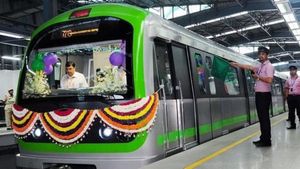 బెంగళూరు మెట్రో, పట్టాలు తప్పిన రీరైలు, ప్రయాణికుల పరిస్థితి ?, ఏం జరిగింది !