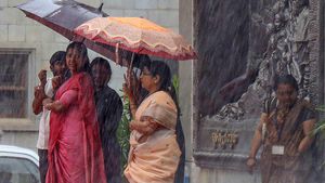 భారీ వర్షాల దెబ్బతో బెంగళూరు ప్రజలకు బెంగ పట్టుకుంది. ట్రాఫిక్ సమస్యతో చిత్తడి! 