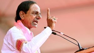 కేసీఆర్ రెండో విడత ప్రచారం ఇలా: రోజుకు 3-4 సభలతో హోరు, 16 రోజుల్లో 54 నియోజకవర్గాల్లో