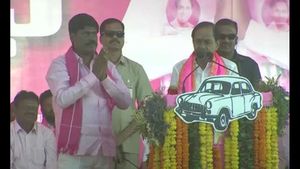  వైఎస్ షర్మిలపై తొలిసారి విమర్శలు ఎక్కుపెట్టిన కేసీఆర్: ఏమన్నారంటే?