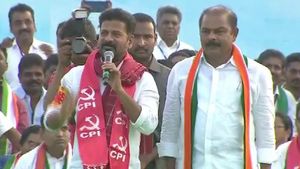 కేసీఆర్‌కు అలాంటి వాళ్లే ఎమ్మెల్యేలుగా కావాలి: రేవంత్ రెడ్డి విమర్శలు