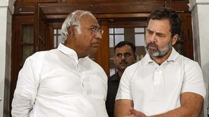 తెలంగాణకు నేడు రాహుల్ గాంధీ, మల్లిఖార్జున ఖర్గే: వరంగల్‌లో పాదయాత్ర, అటు మేనిఫెస్టో 