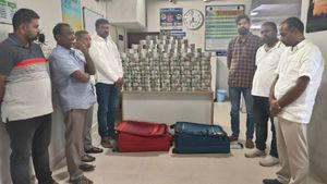  కారులో తరలిస్తున్న రూ. 5 కోట్లు పట్టుకున్న పోలీసులు