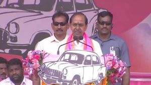 ఆటో కార్మికులకు గుడ్‌న్యూస్ చెప్పిన కేసీఆర్: కరీంనగర్ పిల్లతోనే పెళ్లి అంటూ ఆసక్తికర వ్యాఖ్యలు