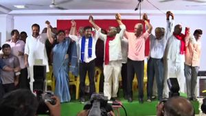  కాంగ్రెస్-సీపీఐ పొత్తు ఖరారు: ఆ స్థానం నుంచి సీపీఐ పోటీ, మరో 2 ఎమ్మెల్సీలు అప్పుడే