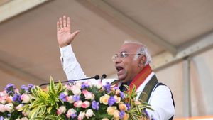  వారి మధ్య చీకటి ఒప్పందం: కేసీఆర్, మోడీపై మల్లిఖార్జున ఖర్గే తీవ్ర విమర్శలు