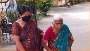 Telangana Assembly Elections 2023: 82 ఏళ్ల వయస్సులో నామినేషన్ వేసిన మహిళా.. గెలుపు కోసం కాదు..