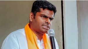 కేసీఆర్ అవినీతితో రాజకీయాలను భ్రష్టుపట్టించారు: శ్రీలంకతో పోలుస్తూ అన్నామలై సంచలనం